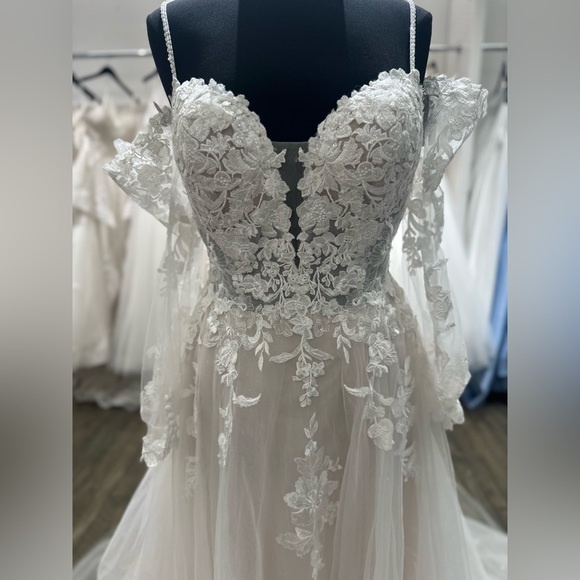 Maggie Sottero Stevie with Bishop Sleeves Cold Shoulder - Picture 2 of 4